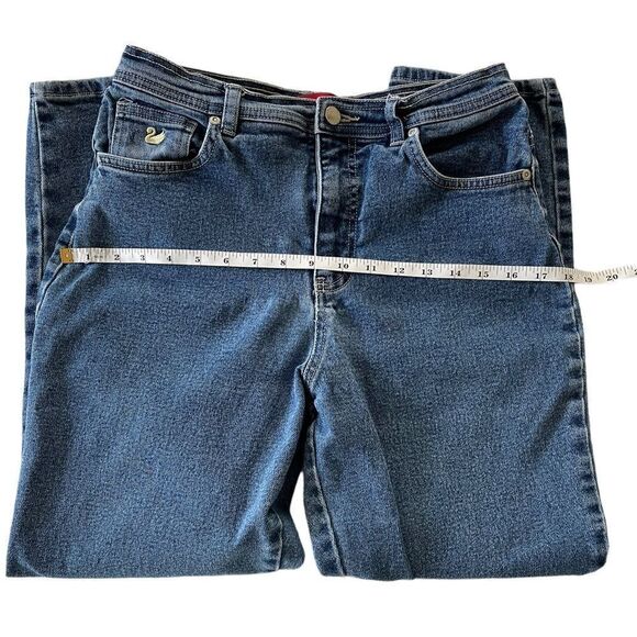 Gloria Vanderbilt | Hand Embroidered with Daises  | 10P Short - Picture 8 of 9